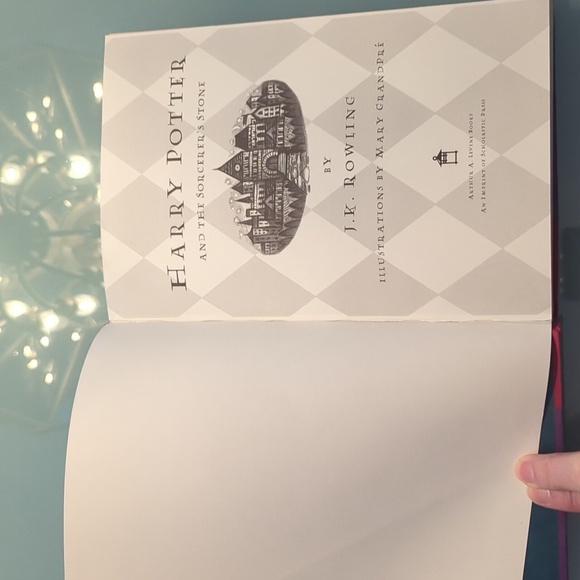 Harry Potter and the Sorcerer's Stone Hardcover Book Year 1, First Edition 1998 - Picture 9 of 12